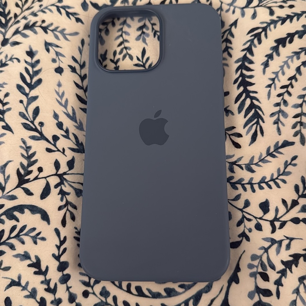 Apple iPhone 15 Pro Max Silicone Case with MagSafe - Winter Blue - Picture 2 of 3